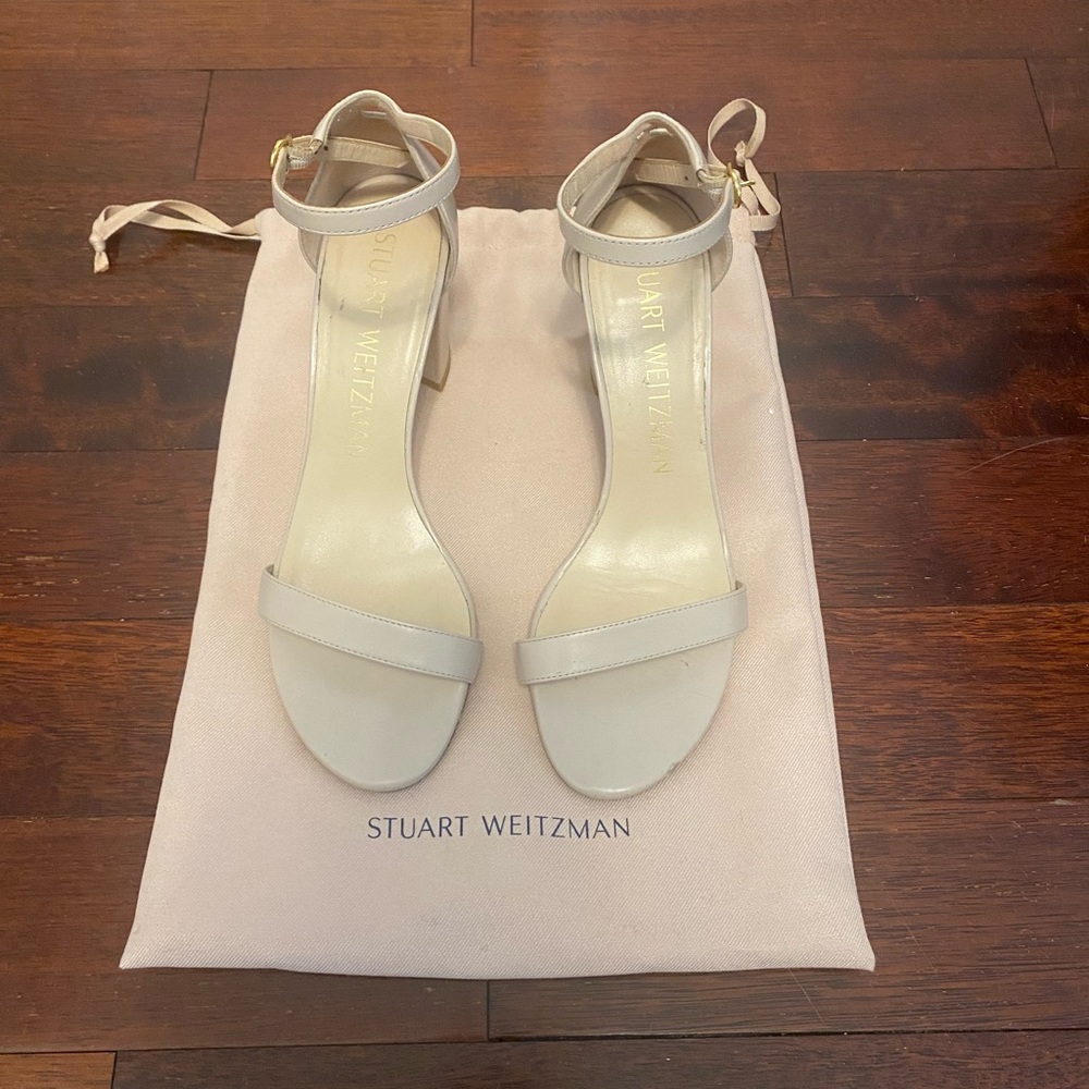 Stuart Weitzman NearlyNude Leather Strap Sandal in Light Beige, size 8